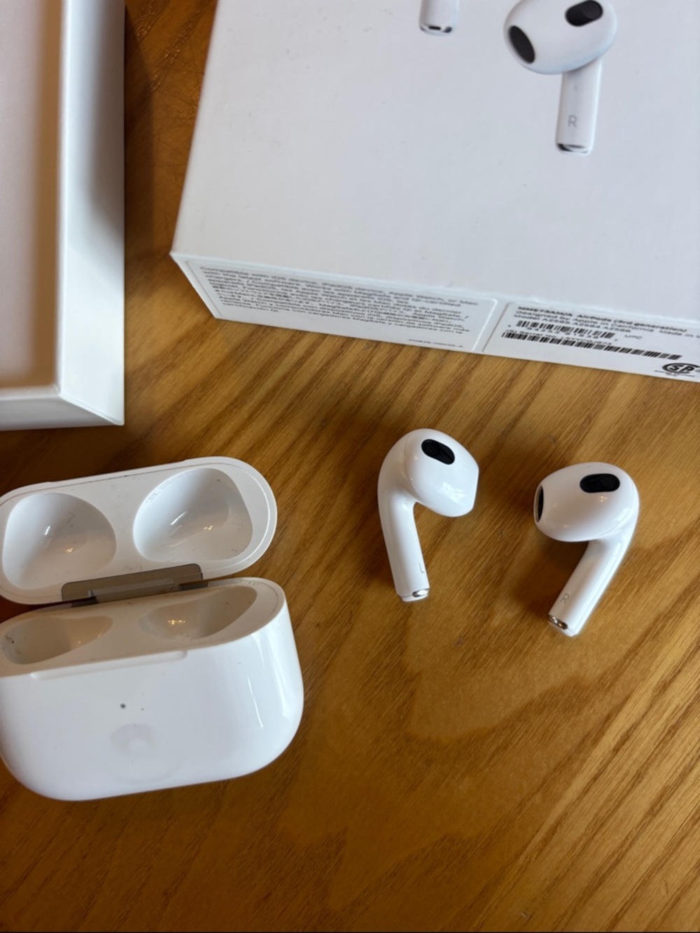 Apple AirPods 3rd generation - Picture 3 of 6